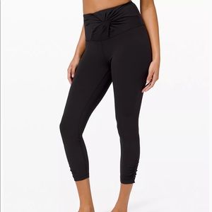 Align HR Crop 23” w/ Twist Waist